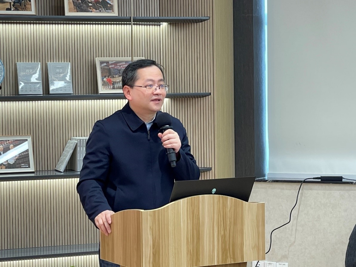 图片2-探花
副校长 朱新远.jpg